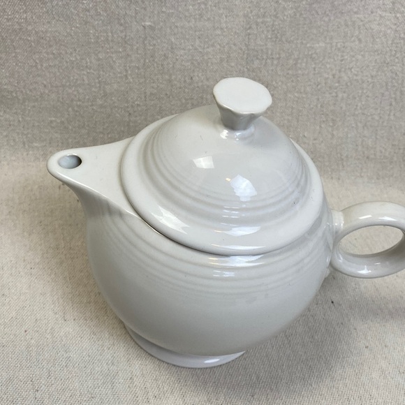 Vintage 1980s White Fiesta Ware Teapot, Homer Laughlin, USA, 5 cup capacity - Picture 8 of 8